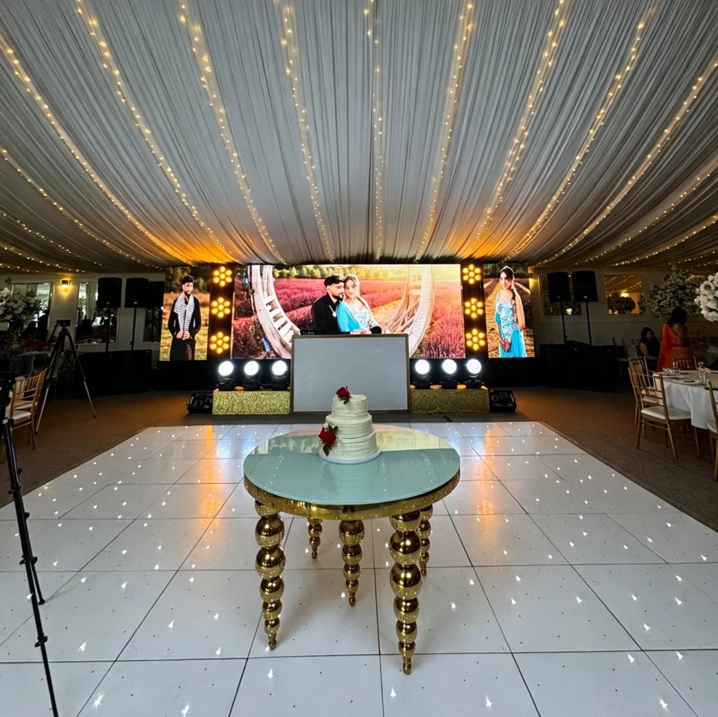 Wedding cake, illuminated dance floor and large coordinated LED display